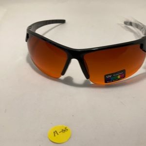 Men’s uv400 wrap sunglasses with amber lens.